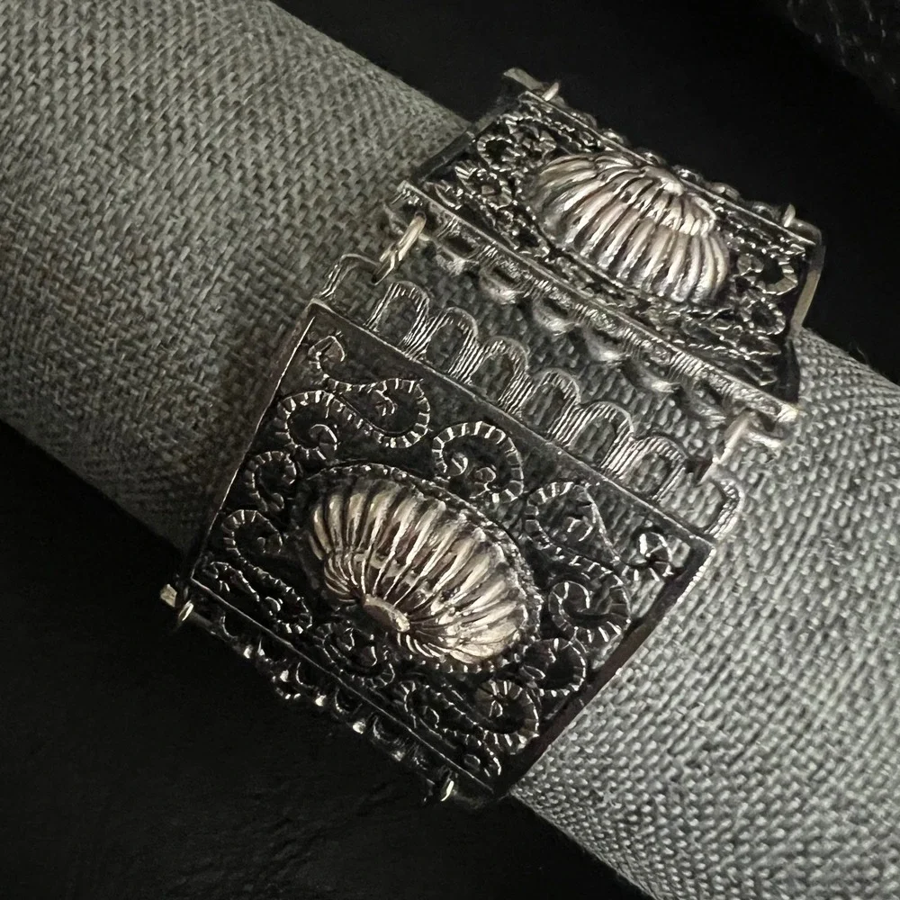 Vintage Silver Tone Filigree Panel Bracelet Ornate Shell Motif 7.25in Victorian
